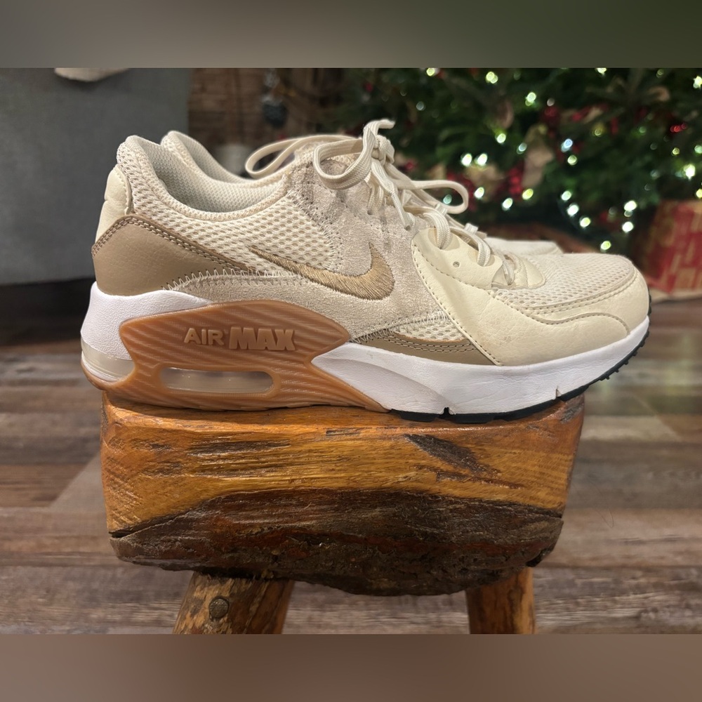 Women’s Nike Air Max Excee Size 8